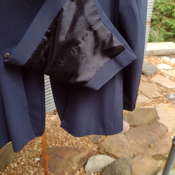 Isabell Werth gabardine 4 button dressage or hunt coat, tailored, shoulder pads - Picture 8 of 13